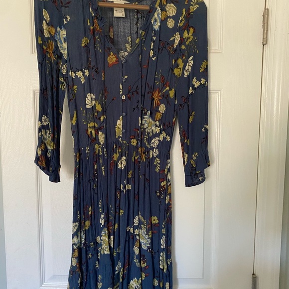 Dresses & Skirts - Floral Blue Dress